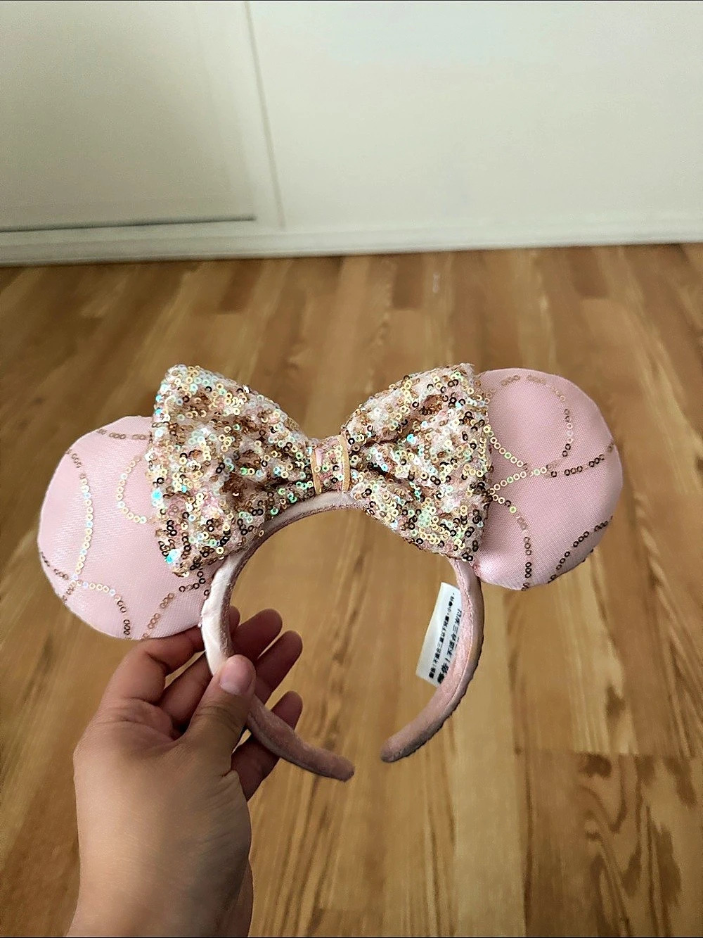 Disney Minnie Mouse ears headband Sequin Bow Pink Minnie Ears Headband Like New